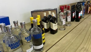 Comércios de bebidas são alvos de fiscalização em Rio do Sul