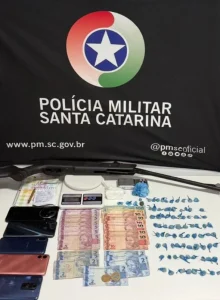 Polícia Militar prende quatro homens em flagrante por tráfico de drogas em Lontras
