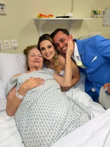 Noiva leva o casamento até hospital para realizar o sonho da mãe internada em Blumenau