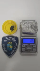 Guarda Municipal conduz homem à delegacia por posse de drogas no centro de Rio do Sul