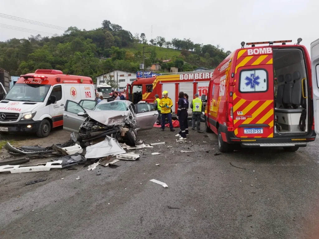 Homem fica gravemente ferido em acidente na BR-470, em Rio do Sul