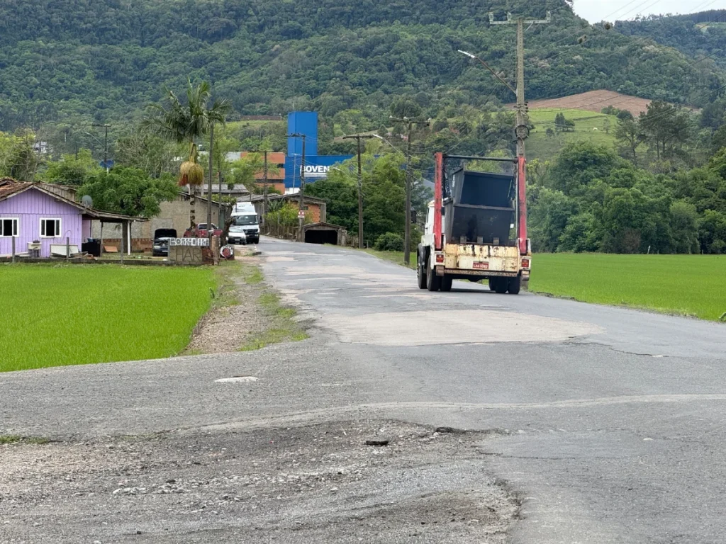 Rua Pedro Avelino, na Barra do Trombudo, será recapeada