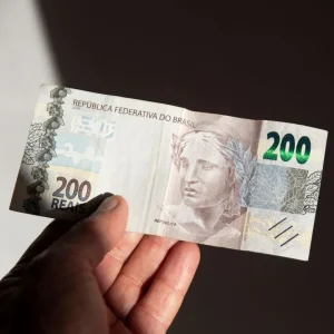 Homem repassa notas falsas de R$ 200 em comércios de Pouso Redondo