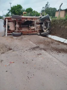 Capotamento de Pajero na SC-281, em Ituporanga, deixa duas pessoas feridas