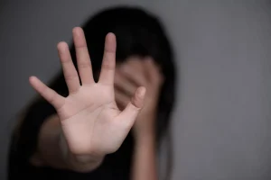 Homem é preso por manter enteada em cárcere privado por 12 anos, em Rio Negrinho