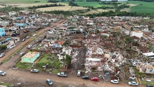 Paraná registra cinco mortes e mais de 400 feridos após passagem de tornado em Rio Bonito do Iguaçu
