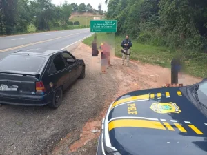 PRF flagra adolescente de 14 anos dirigindo carro com sete familiares na BR-101