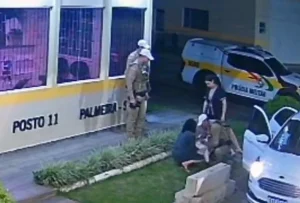 Policiais salvam bebê de 16 dias engasgada na SC-114, em Palmeira