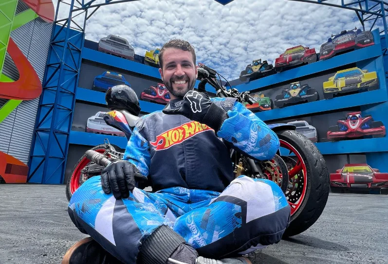 Piloto de moto morre após acidente durante show de manobras radicais em SC