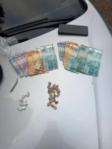 Homem é preso e adolescente apreendida por tráfico de drogas em Presidente Getúlio