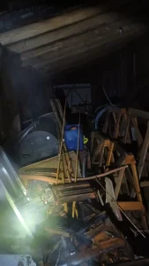 Bombeiros Voluntários de Presidente Getúlio combatem incêndio em galpão na madrugada deste domingo em Witmarsum