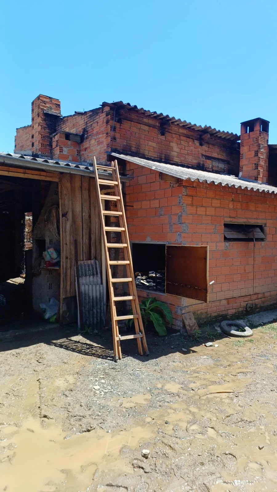 Incêndio Destrói Duas Estufas De Fumo Em Santa Terezinha (2)