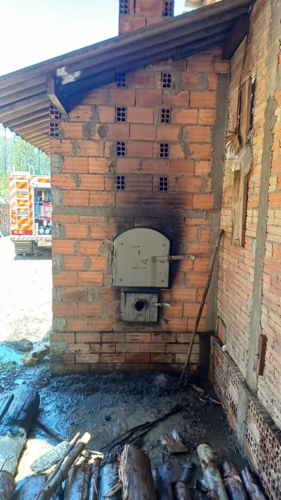 Incêndio Destrói Duas Estufas De Fumo Em Santa Terezinha (3)