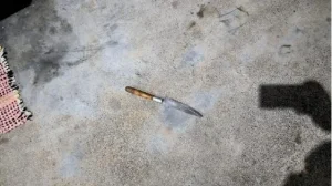 Homem invade terreno armado com faca e é contido por moradores