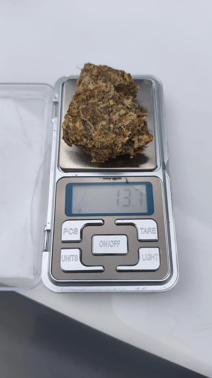 Homem é conduzido à delegacia por posse de drogas em Rio do Sul