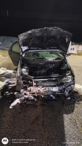 Bombeiros combatem incêndio em veículo no bairro Boa Vista, em Rio do Sul