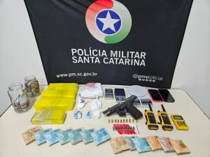 Polícia Militar prende homem por tráfico de drogas e apreende grande quantidade de entorpecentes em Blumenau