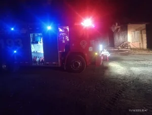 Incêndio destrói três estufas de fumo e parte de galpão em Dona Emma durante a madrugada