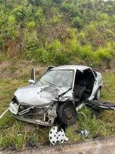 Colisão frontal deixa dois motoristas feridos na SC-350 em Laurentino