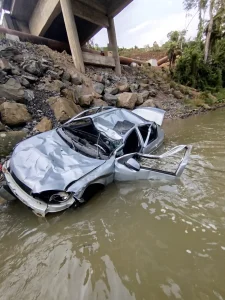 Motorista morre após carro cair de ponte na SC-350 em Ituporanga