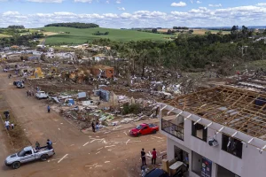 Engenheiros já mapearam 80% das casas danificadas por tornado em Rio Bonito do Iguaçu
