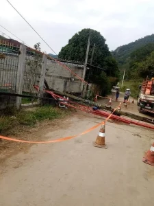 Trabalhador que realizava manutenção na rede elétrica sofre queda de uma altura de sete metros e fica gravemente ferido