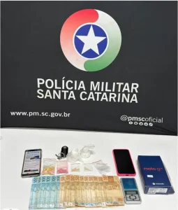 Casal é detido por tráfico de drogas após ação da PM em Rio do Sul