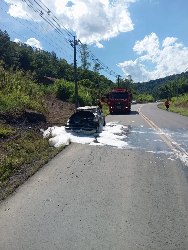 Bombeiros Voluntários De Presidente Getúlio Atendem Incêndio Veicular Na Sc 340 (3)