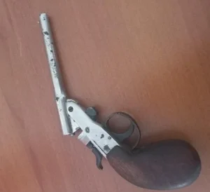 Homem vai parar na delegacia por posse irregular de arma de fogo de uso permitido, em Ibirama