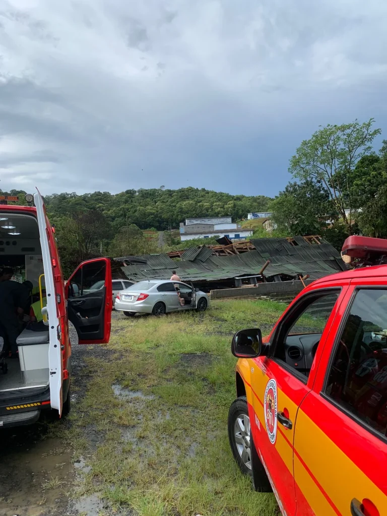 Galpão Desaba Durante Temporal Em Trombudo Central (3)