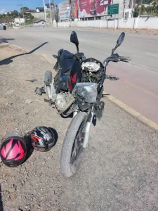 Motociclista e caroneira ficam feridos em colisão com carro em Taió