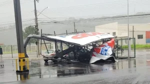 Temporal causa estragos em Gaspar e deixa 9 mil residências sem energia