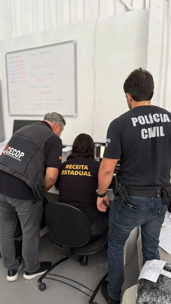 Operação Dupla Face: Polícia Civil apreende R$ 1,5 milhão em roupas falsificadas em SC