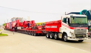 🚛 Escolta de carga especial em andamento