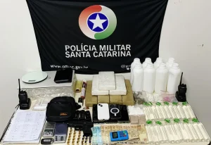PM apreende drogas, arma e lança-perfume após perseguição em Blumenau