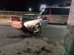 Motorista fica ferido após colidir carro contra poste em Presidente Getúlio