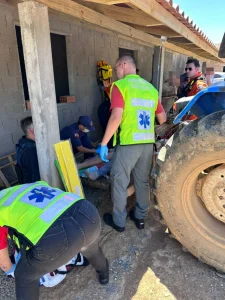 Acidente com trator deixa jovem ferido em Rio do Oeste