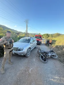 Jovem fica ferido após acidente entre carro e moto em Ituporanga
