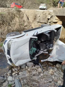 Adolescente morre após camionete cair em riacho em Leoberto Leal
