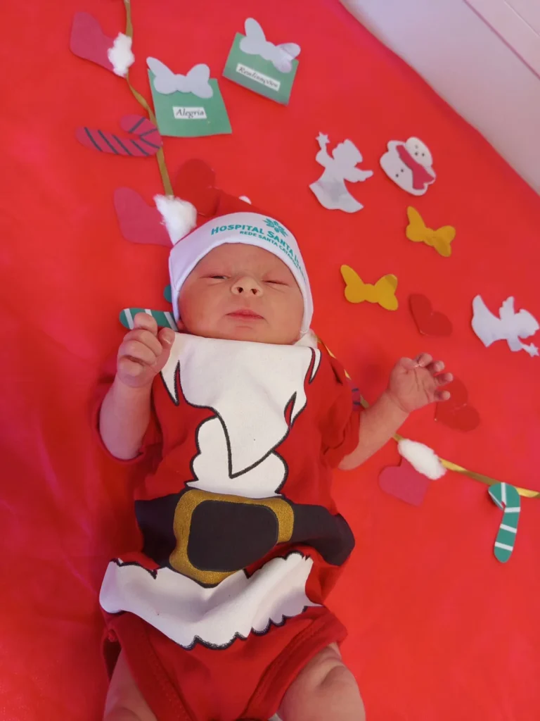Bebês da Maternidade entram no clima de Natal e encantam famílias no Hospital Santa Isabel