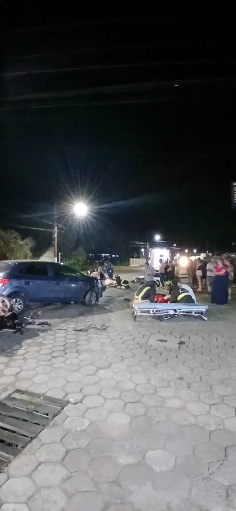 Colisão entre carro e motocicleta deixa duas pessoas feridas em Rodeio