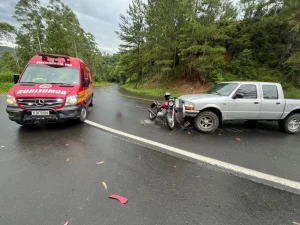 Mãe e filha ficam feridas em acidente com moto na SC-350, em Taió