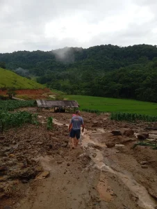 Enxurrada provoca estragos na localidade de Braço Ribeirão Itoupava, em Rio do Sul