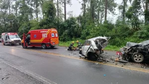 Jovem de 25 anos morre em grave acidente envolvendo três carros na BR-470, em Trombudo Central