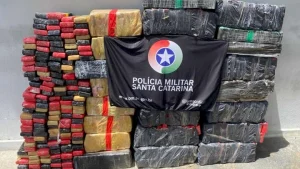 Trio é preso com quase 722 kg de maconha em Joinville