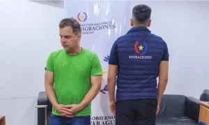 Polícia do Paraguai entrega Silvinei Vasques à Polícia Federal; ex-diretor da PRF morava em SC