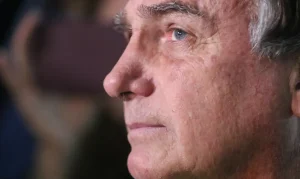 Após pedido de cirurgia, Moraes manda PF fazer perícia em Bolsonaro