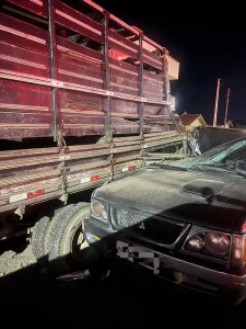 Condutor de caminhonete colide em caminhão estacionado, em Urubici
