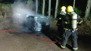 Curto elétrico causa incêndio em veículo no interior de Taió