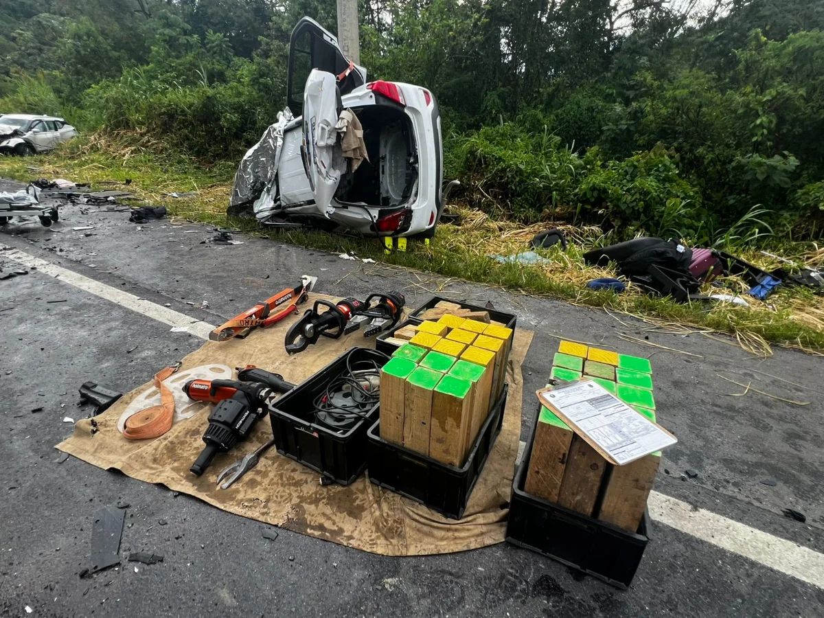 Acidente Entre Caminhão E Carros Na Br 470 Deixa Um Morto E Uma Mulher Em Estado Grave (3)